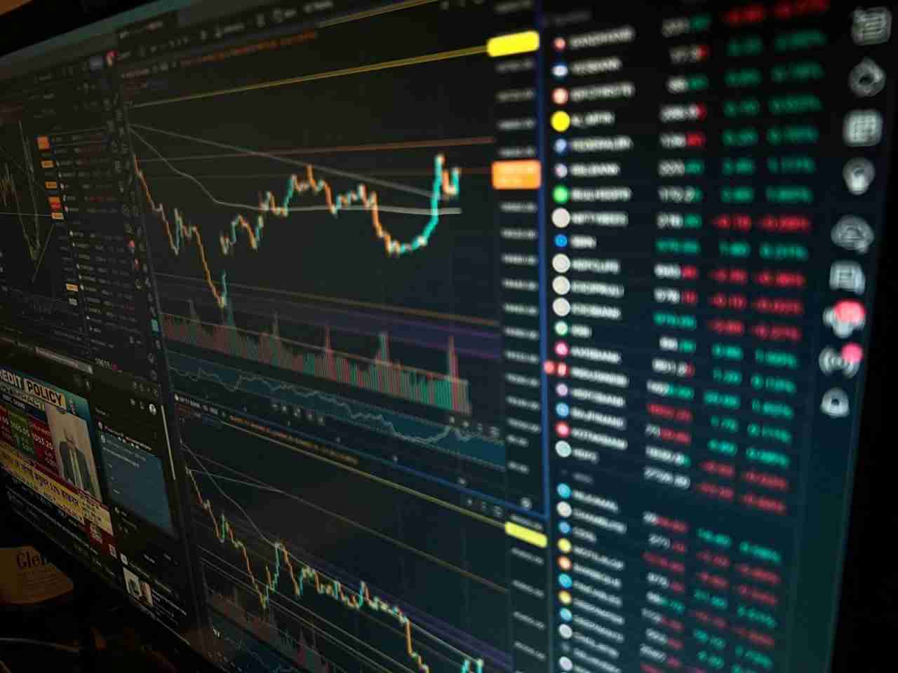 根据CoinMarketCap的数据，今天的十大趋势加密货币